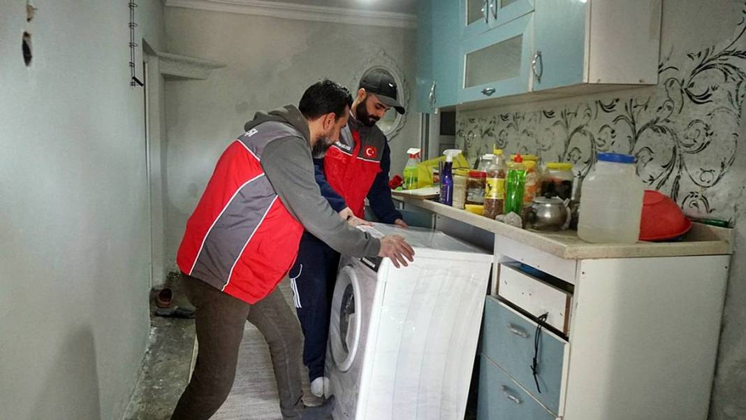 Komşular kötü kokudan şikayetçi olunca şaşırtan gerçek ortaya çıktı! 1 traktör kasasıyla anca taşınabildi 6